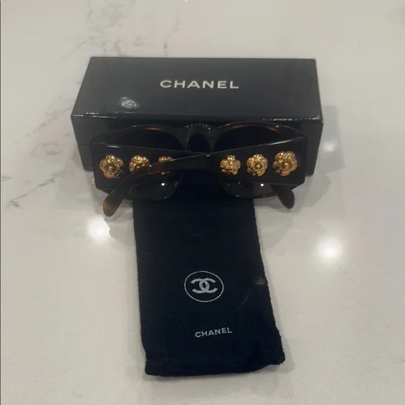 CHANEL | Accessories | Vintage Chanel Gold Camilla Tortoise  display picture 1